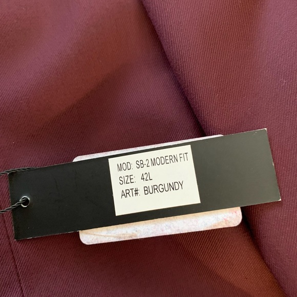 Suits - Picture 3 of 4